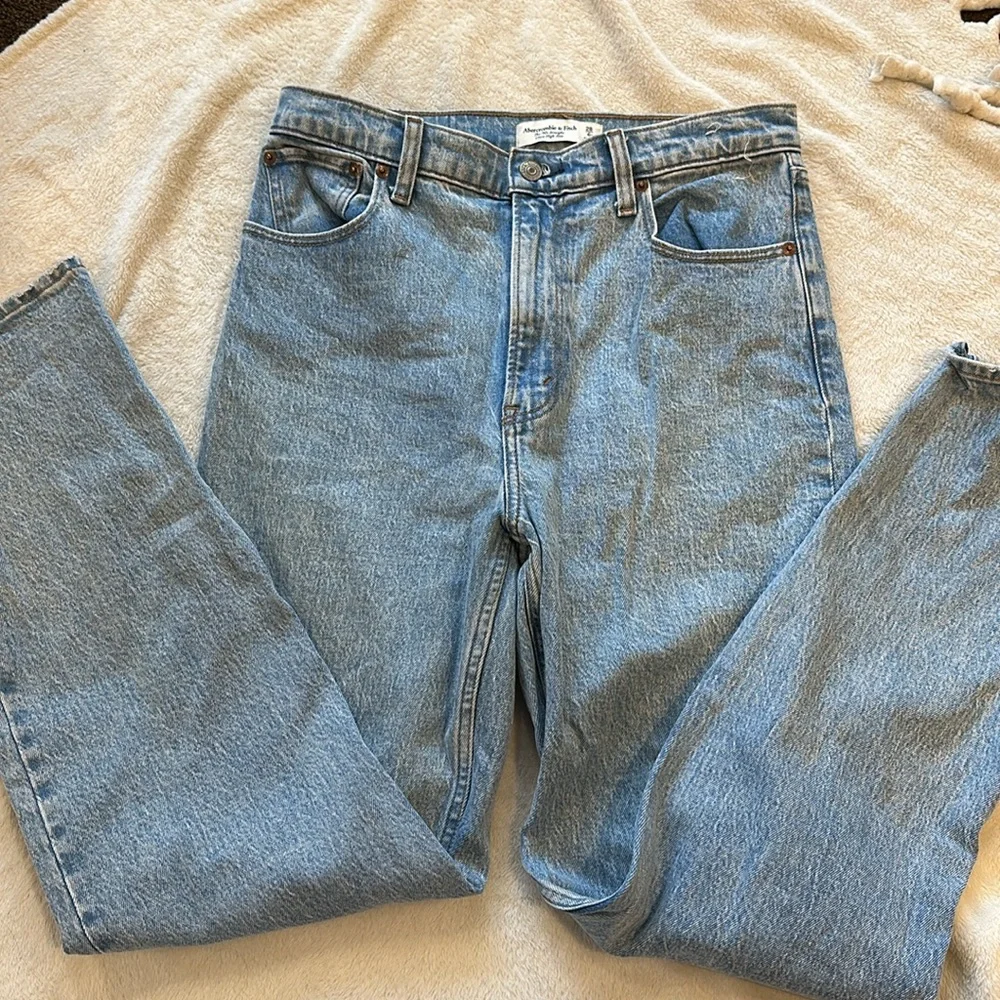 ABERCROMBIE & FITCH 90s Straight Ultra High Rise Jeans - Picture 5 of 6